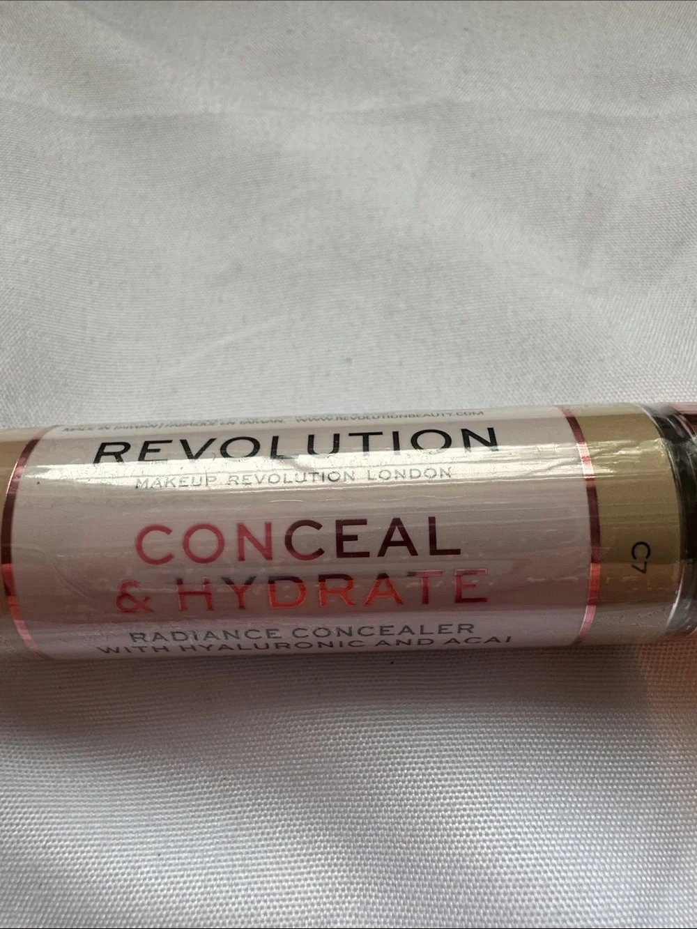 Makeup Revolution Conceal and Hydrate Radiance Concealer Shade C7